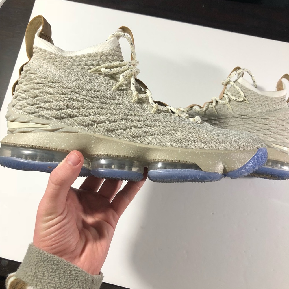 LEBRON 15 “GHOST” BASKETBALL SHOE